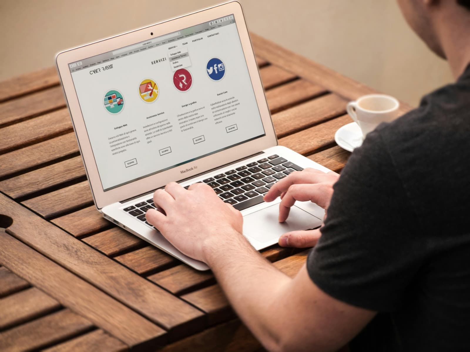 Top Reasons to Choose LinkedIn Profile Rental in 2025