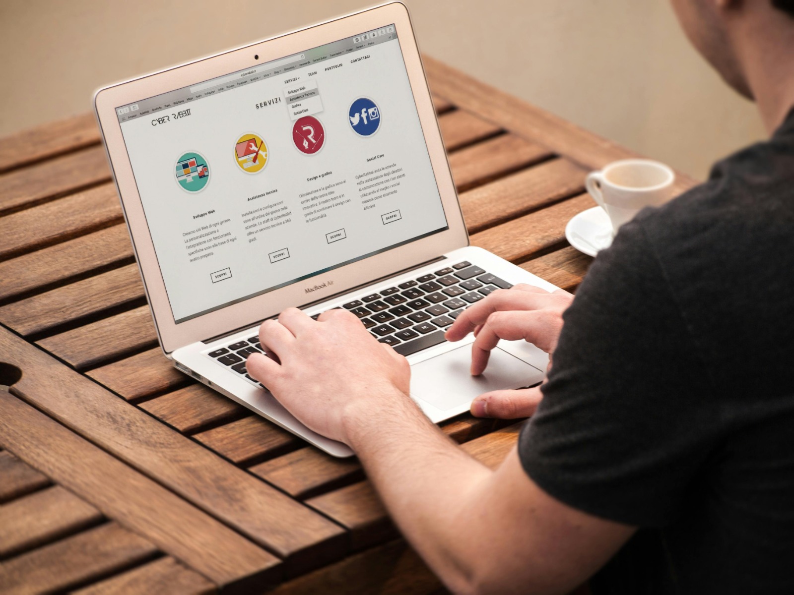 Top Reasons to Choose LinkedIn Profile Rental in 2025