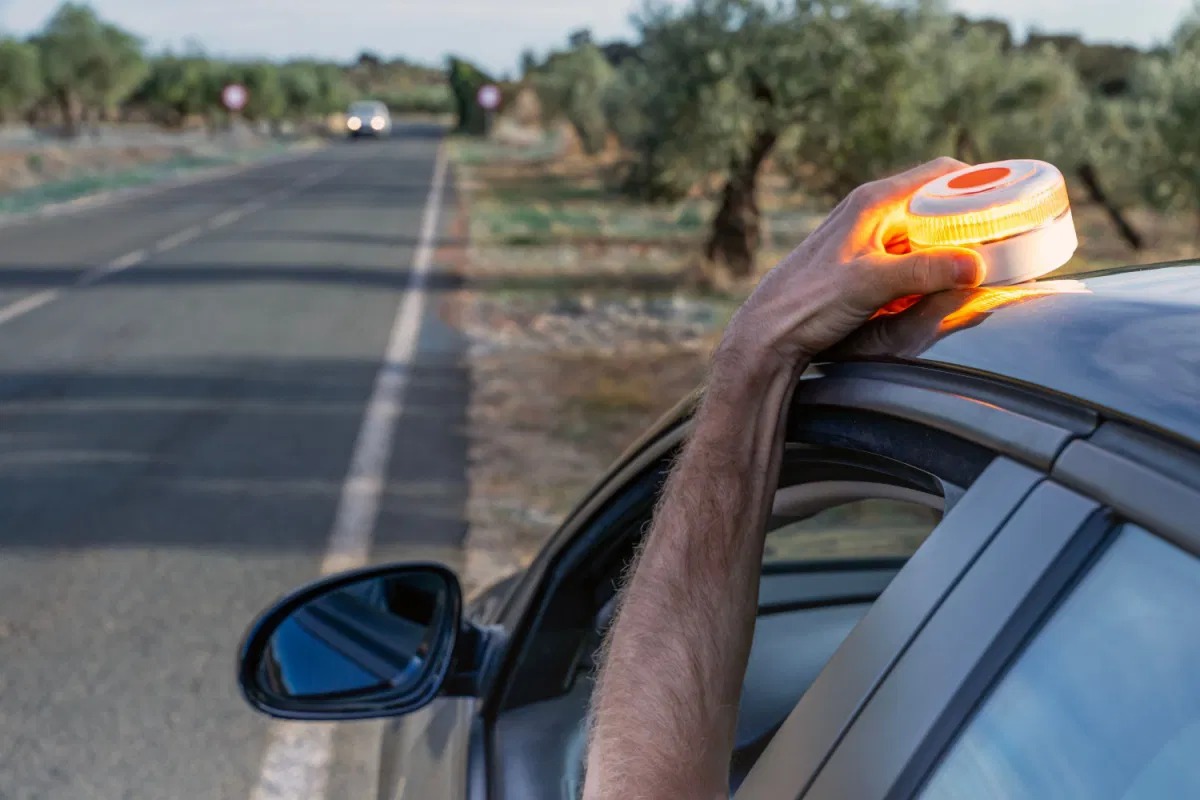 Die Bedeutung der Warnleuchte V16 für die Verkehrssicherheit
