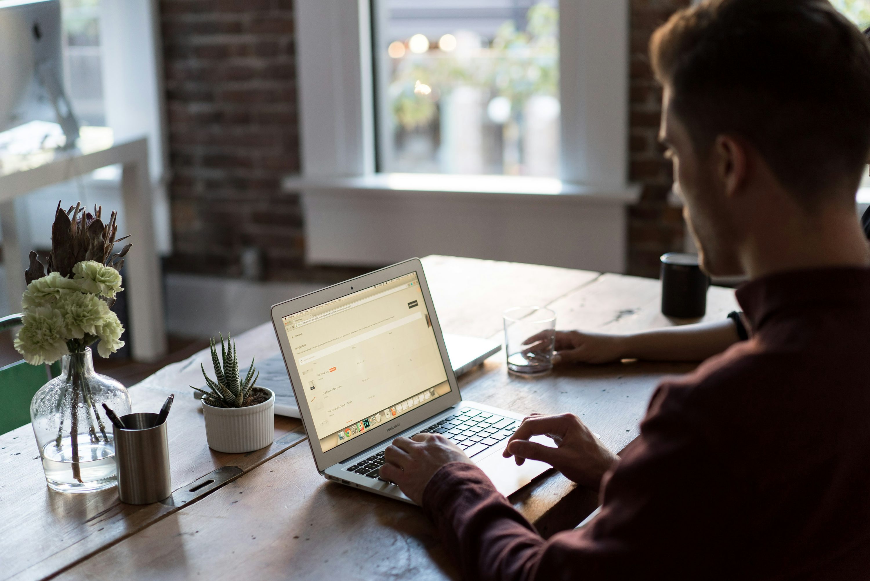 How a Social Media Panel Helps Influencers Grow Faster