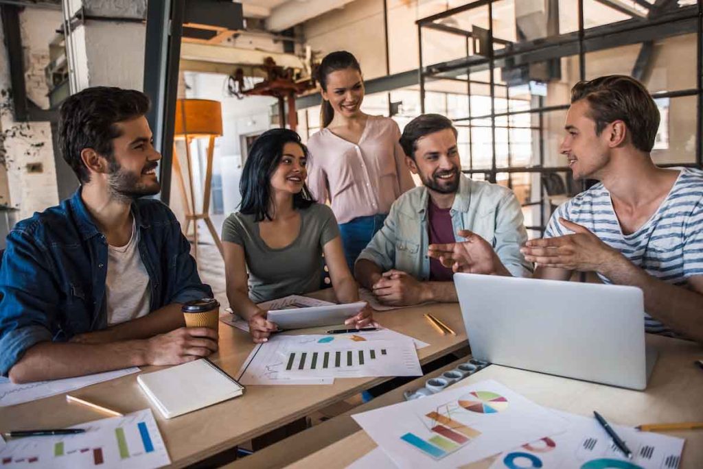 Beautiful,Young,Business,People,In,Casual,Clothes,Are,Using,A